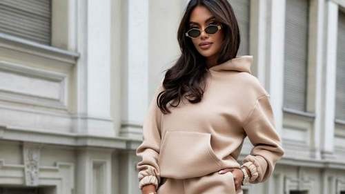 Come abbinare i diversi capi di abbigliamento con le tute da donna? Pantaloni della tuta per donna, felpa o un elegante completo tuta da donna?